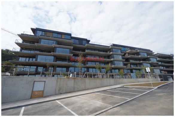 Novostavba 4+kk o ploše 132,5 m²+terasa 51,8 m²+zahrada 388,7 m² v těsné blízkosti lesoparku Cibulka.