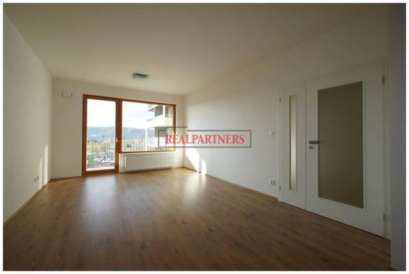 Novostavba 2+kk o ploše 50 m² + 14 m² terasa s výhledem do parku a k Vltavě.