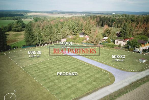Přímo od majitele Vám exkluzivně nabízím stavební pozemek o rozloze 916 m² v Dobříši - Chotobuši.